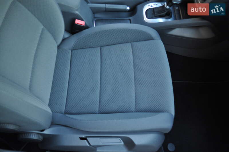 Хэтчбек Volkswagen Golf 2009 в Киеве