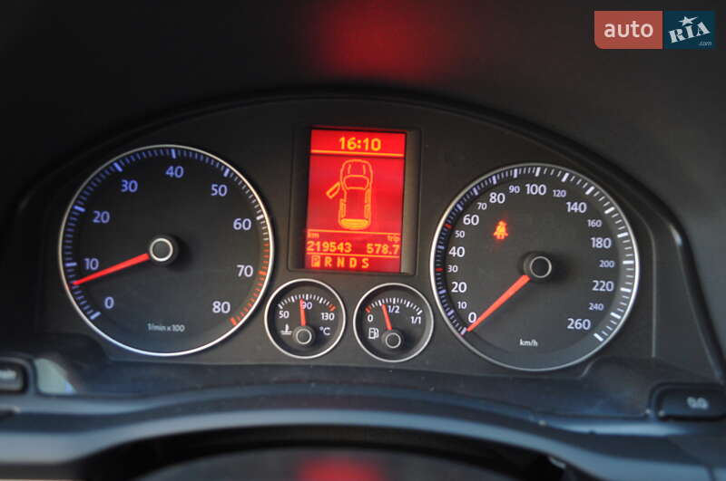 Хэтчбек Volkswagen Golf 2009 в Киеве