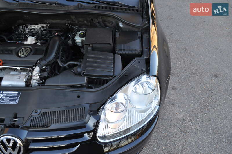 Хэтчбек Volkswagen Golf 2009 в Киеве