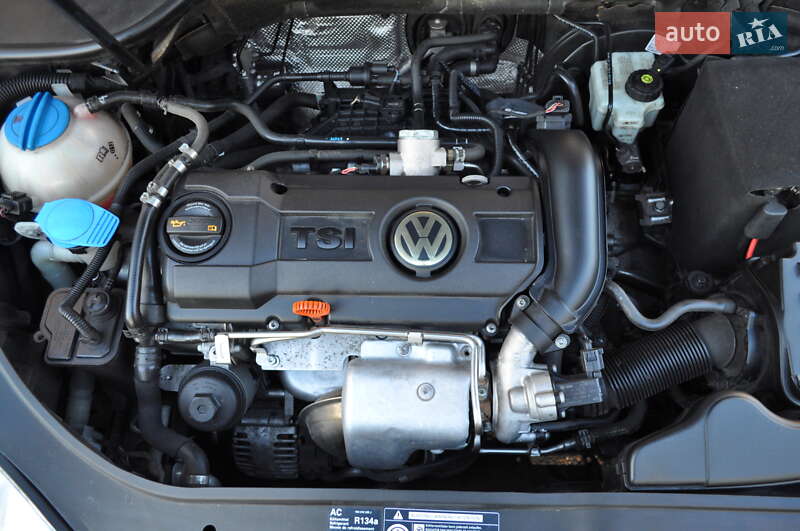 Хэтчбек Volkswagen Golf 2009 в Киеве