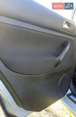 Универсал Volkswagen Golf 2004 в  фото 69 Универсал Volkswagen Golf 2004 в