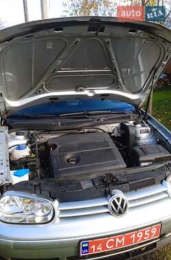 Универсал Volkswagen Golf 2004 в  фото 83 Универсал Volkswagen Golf 2004 в