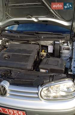 Универсал Volkswagen Golf 2004 в  фото 92 Универсал Volkswagen Golf 2004 в