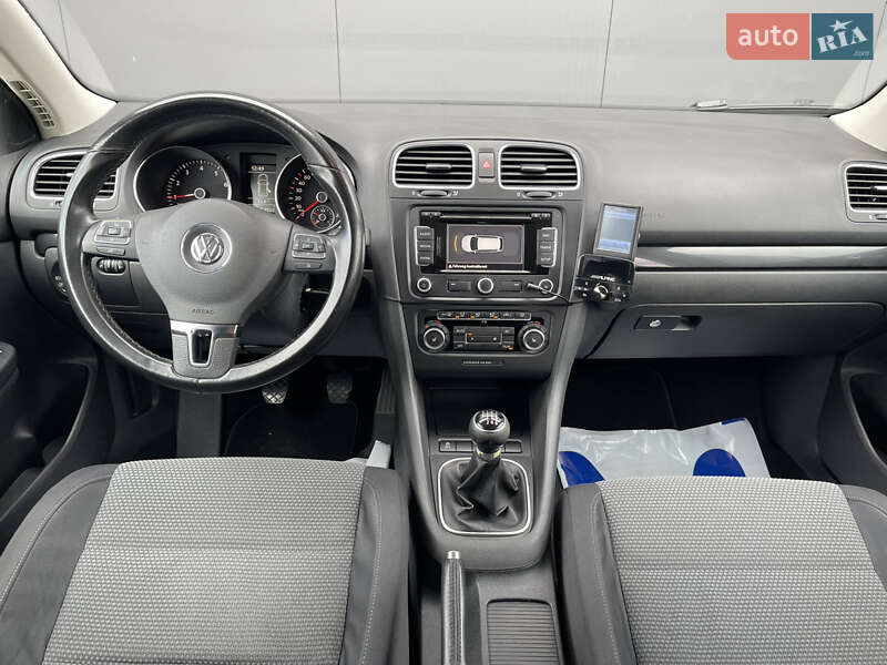 Універсал Volkswagen Golf 2010 в Луцьку