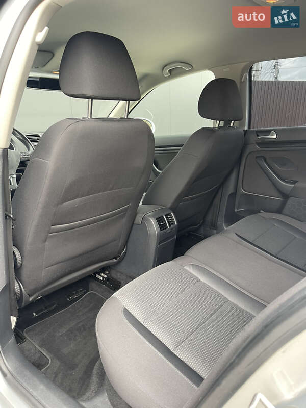 Універсал Volkswagen Golf 2010 в Луцьку