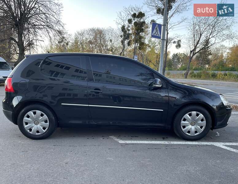 Хэтчбек Volkswagen Golf 2005 в Виннице