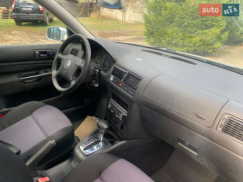 Хэтчбек Volkswagen Golf 2001 в Житомире