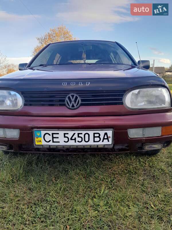 Хэтчбек Volkswagen Golf 1995 в Буденце