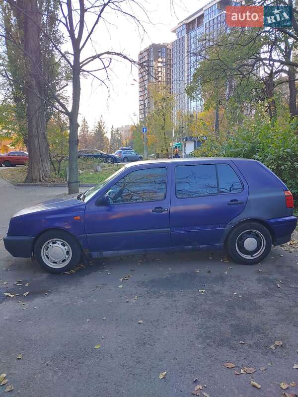 Хэтчбек Volkswagen Golf 1995 в Киеве