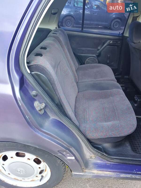 Хэтчбек Volkswagen Golf 1995 в Киеве