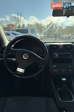 Хетчбек Volkswagen Golf 2006 в  фото 9 Хетчбек Volkswagen Golf 2006 в