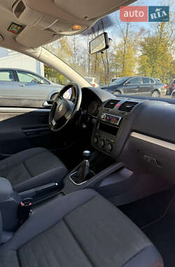 Хетчбек Volkswagen Golf 2006 в  фото 11 Хетчбек Volkswagen Golf 2006 в