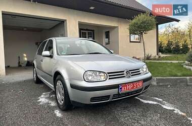 Хэтчбек Volkswagen Golf 2002 в  фото 4 Хэтчбек Volkswagen Golf 2002 в