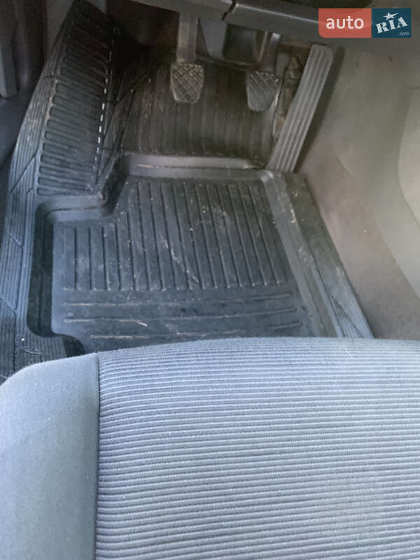 Хэтчбек Volkswagen Golf 2004 в Самборе фото 17 Хэтчбек Volkswagen Golf 2004 в Самборе