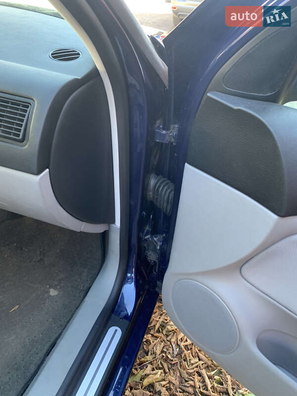 Хэтчбек Volkswagen Golf 2000 в Хмельницком