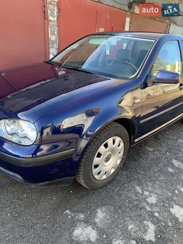 Хэтчбек Volkswagen Golf 2000 в Хмельницком