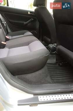 Хэтчбек Volkswagen Golf 2002 в  фото 59 Хэтчбек Volkswagen Golf 2002 в