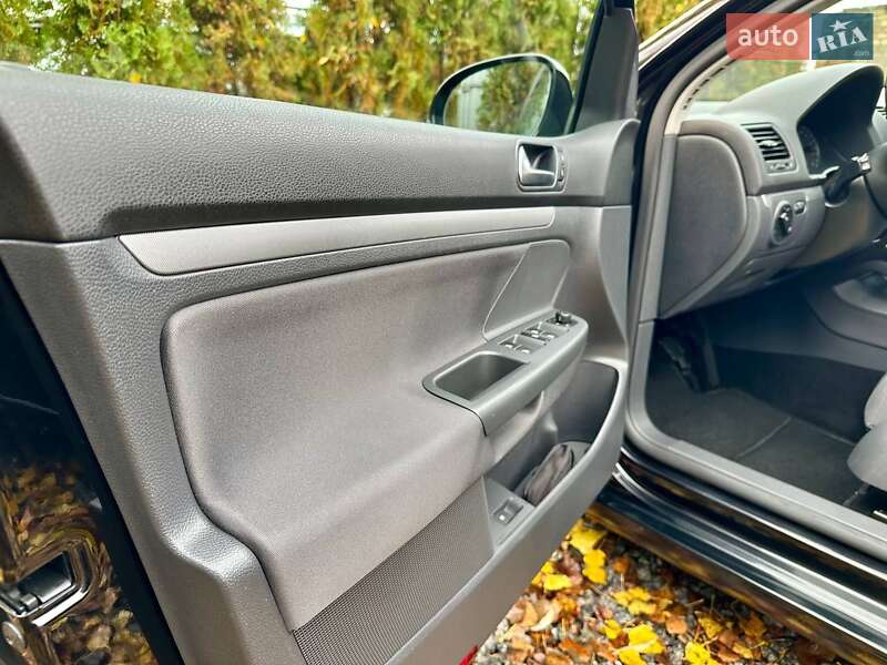 Хетчбек Volkswagen Golf 2008 в Полтаві