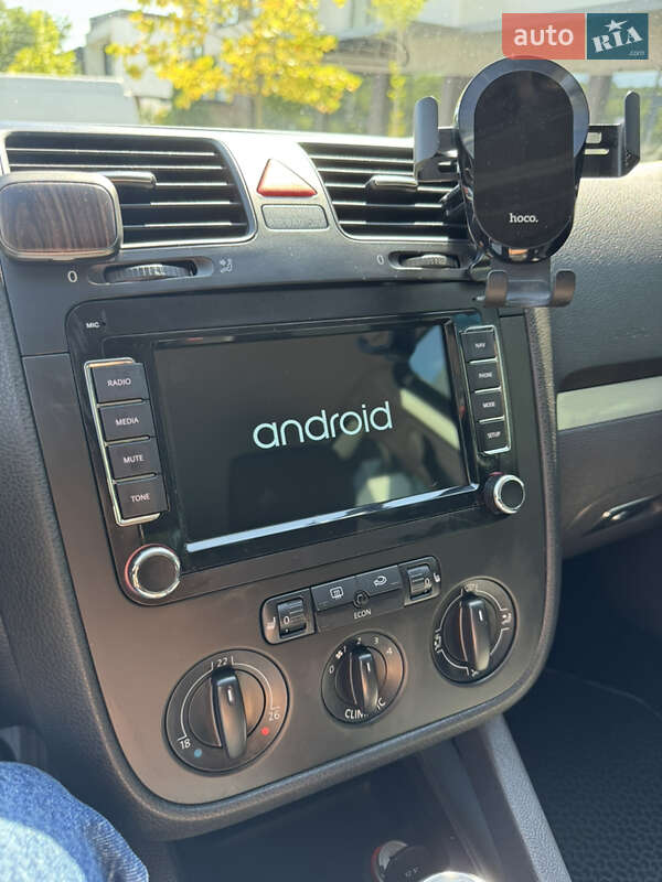 Хэтчбек Volkswagen Golf 2006 в Ужгороде