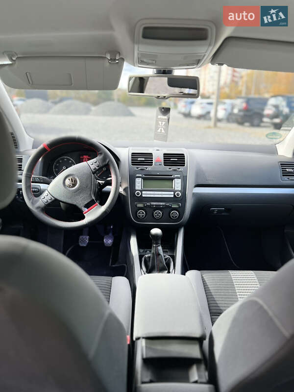 Хетчбек Volkswagen Golf 2008 в Чернівцях