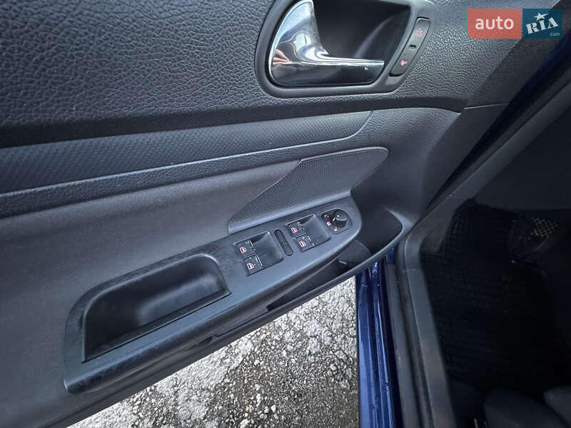 Хетчбек Volkswagen Golf 2005 в Тернополі