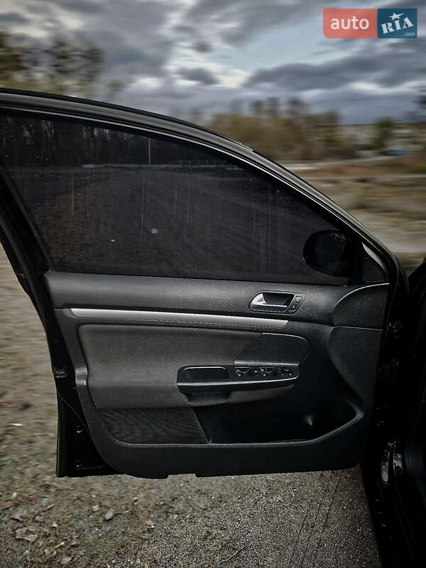 Универсал Volkswagen Golf 2011 в Вишневом