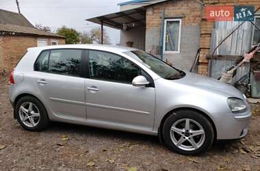 Хетчбек Volkswagen Golf 2004 в Томаківці
