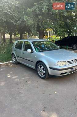 Хэтчбек Volkswagen Golf 2002 в Сумах