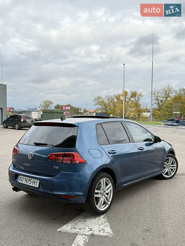 Хетчбек Volkswagen Golf 2017 в Дніпрі