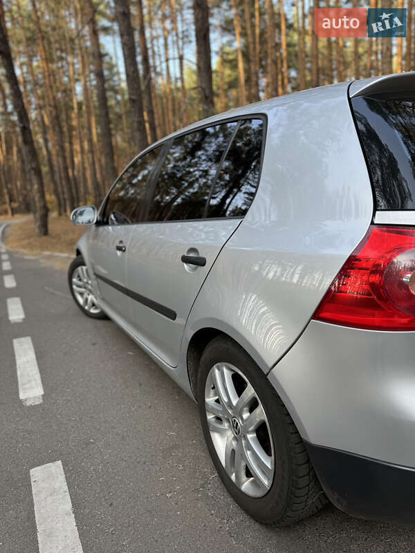 Хетчбек Volkswagen Golf 2004 в Полтаві