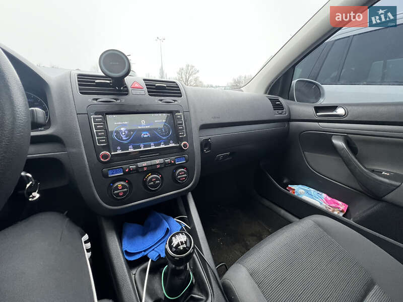 Хетчбек Volkswagen Golf 2004 в Полтаві