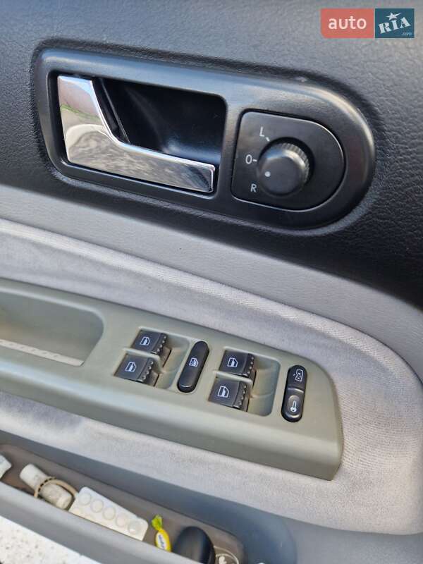 Хэтчбек Volkswagen Golf 2003 в Умани