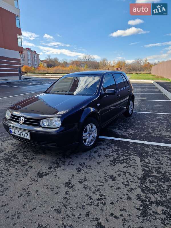 Хэтчбек Volkswagen Golf 2003 в Умани