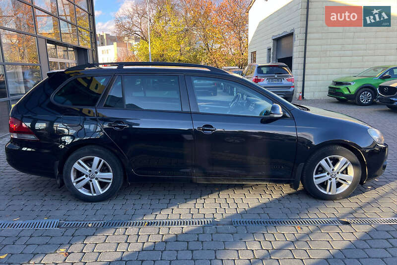 Універсал Volkswagen Golf 2012 в Івано-Франківську