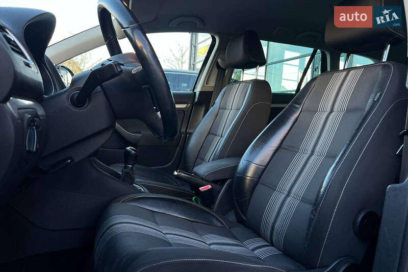 Універсал Volkswagen Golf 2012 в Івано-Франківську