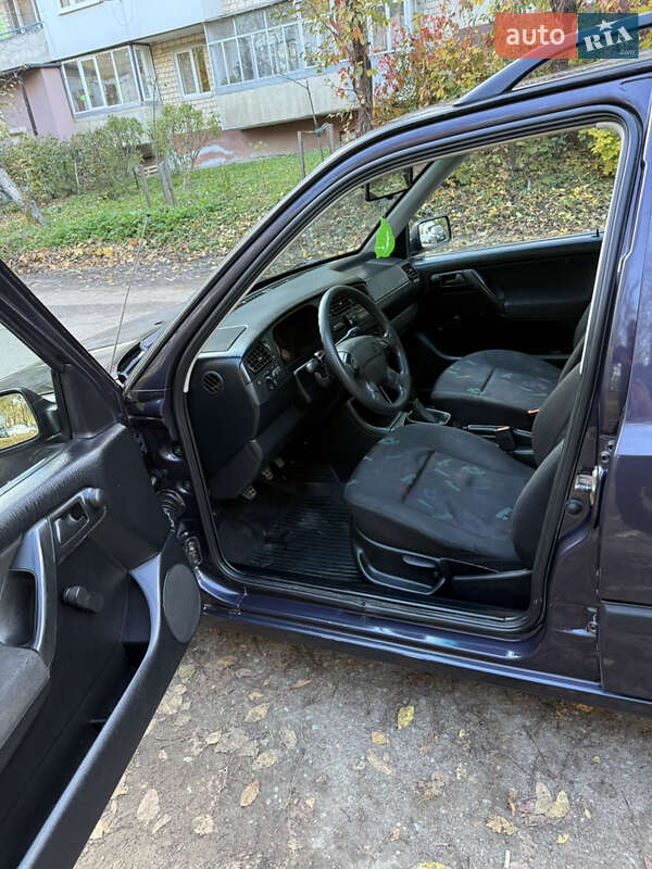 Універсал Volkswagen Golf 1995 в Чернівцях