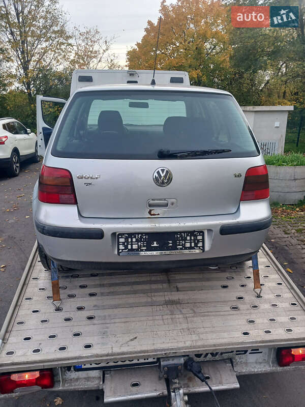 Хетчбек Volkswagen Golf 2001 в Луцьку