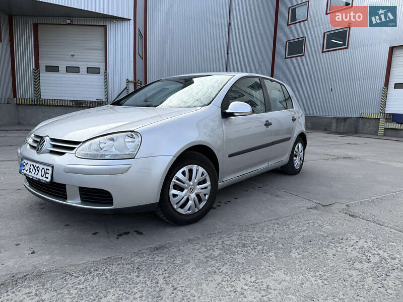 Хетчбек Volkswagen Golf 2005 в Львові