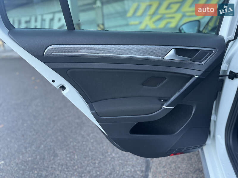 Универсал Volkswagen Golf 2017 в Киеве фото 22 Универсал Volkswagen Golf 2017 в Киеве