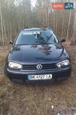 Універсал Volkswagen Golf 2005 в Сарнах