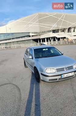 Хэтчбек Volkswagen Golf 2001 в Львове