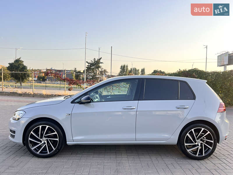 Хетчбек Volkswagen Golf 2013 в Києві