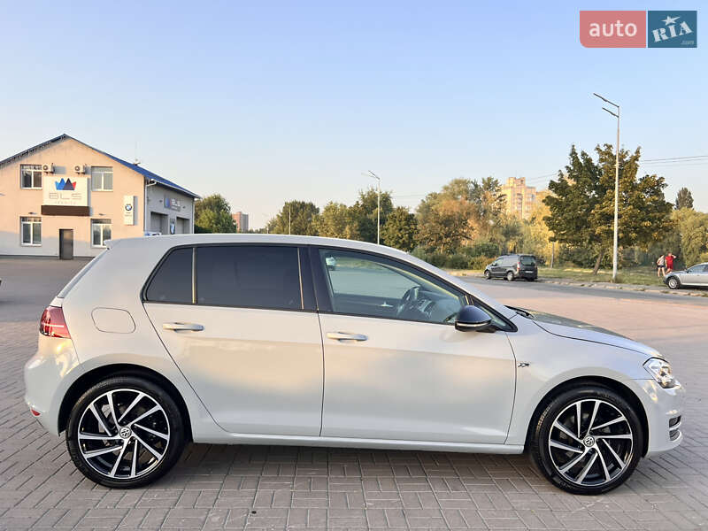 Хетчбек Volkswagen Golf 2013 в Києві