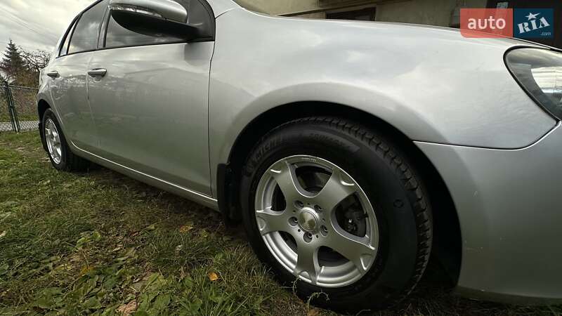 Хетчбек Volkswagen Golf 2011 в Дрогобичі