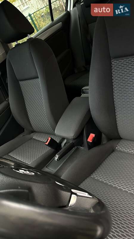 Хетчбек Volkswagen Golf 2011 в Дрогобичі