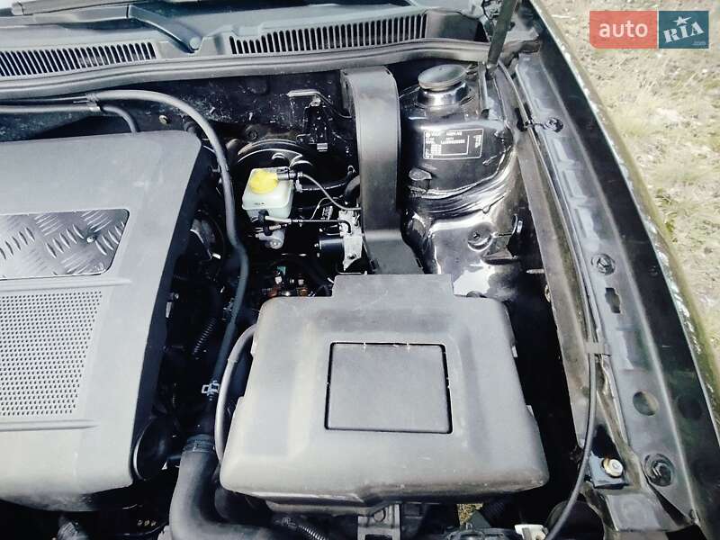 Універсал Volkswagen Golf 2005 в Сарнах