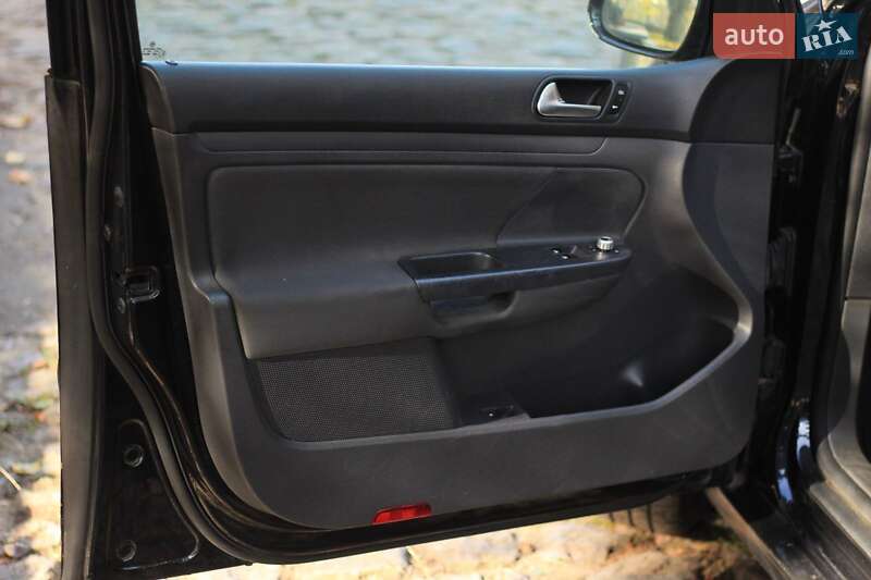 Хетчбек Volkswagen Golf 2006 в Тульчині