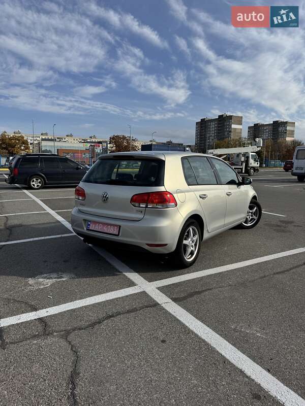 Хетчбек Volkswagen Golf 2010 в Києві