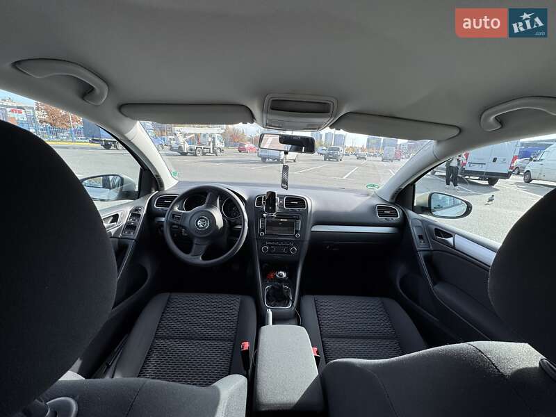 Хетчбек Volkswagen Golf 2010 в Києві