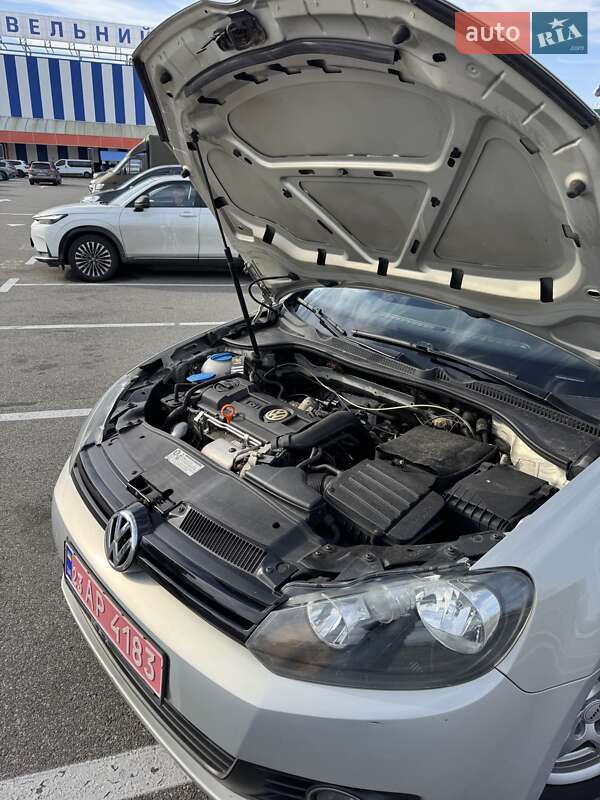 Хетчбек Volkswagen Golf 2010 в Києві